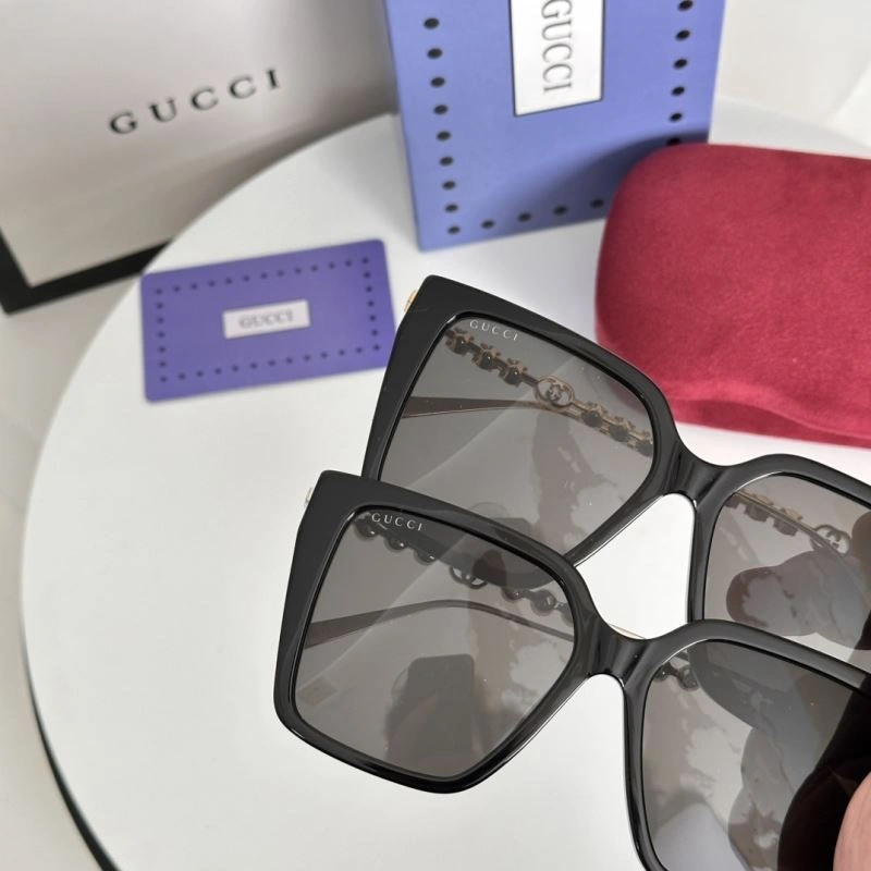 Gucci Sunglasses Compact 280134
