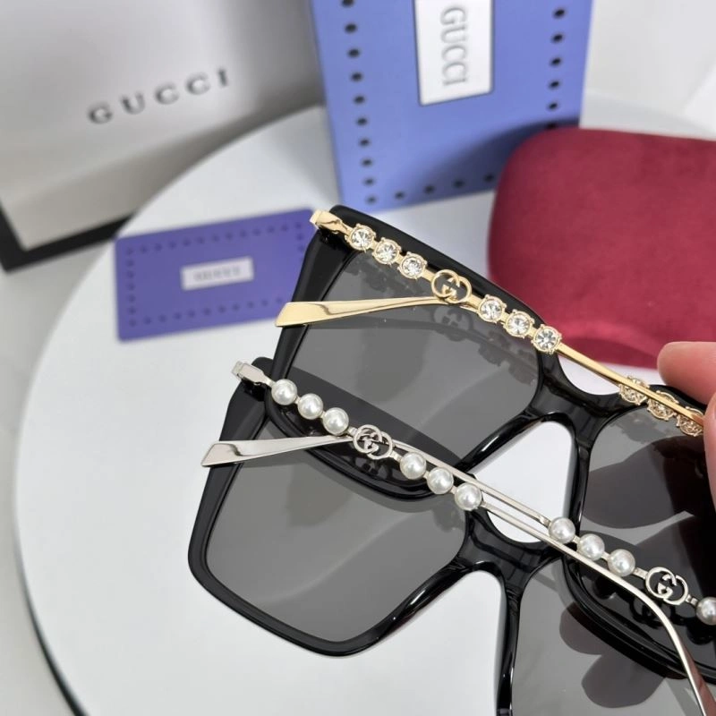 Gucci Sunglasses Compact 280134