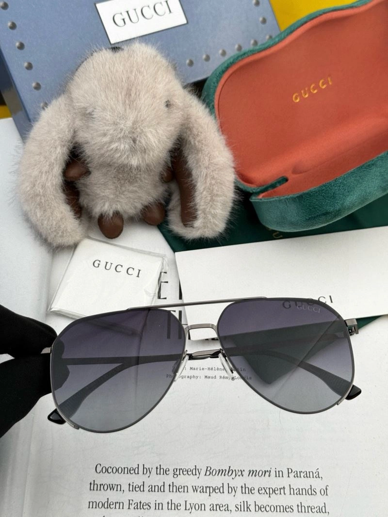 Casual Gucci Sunglasses 280139