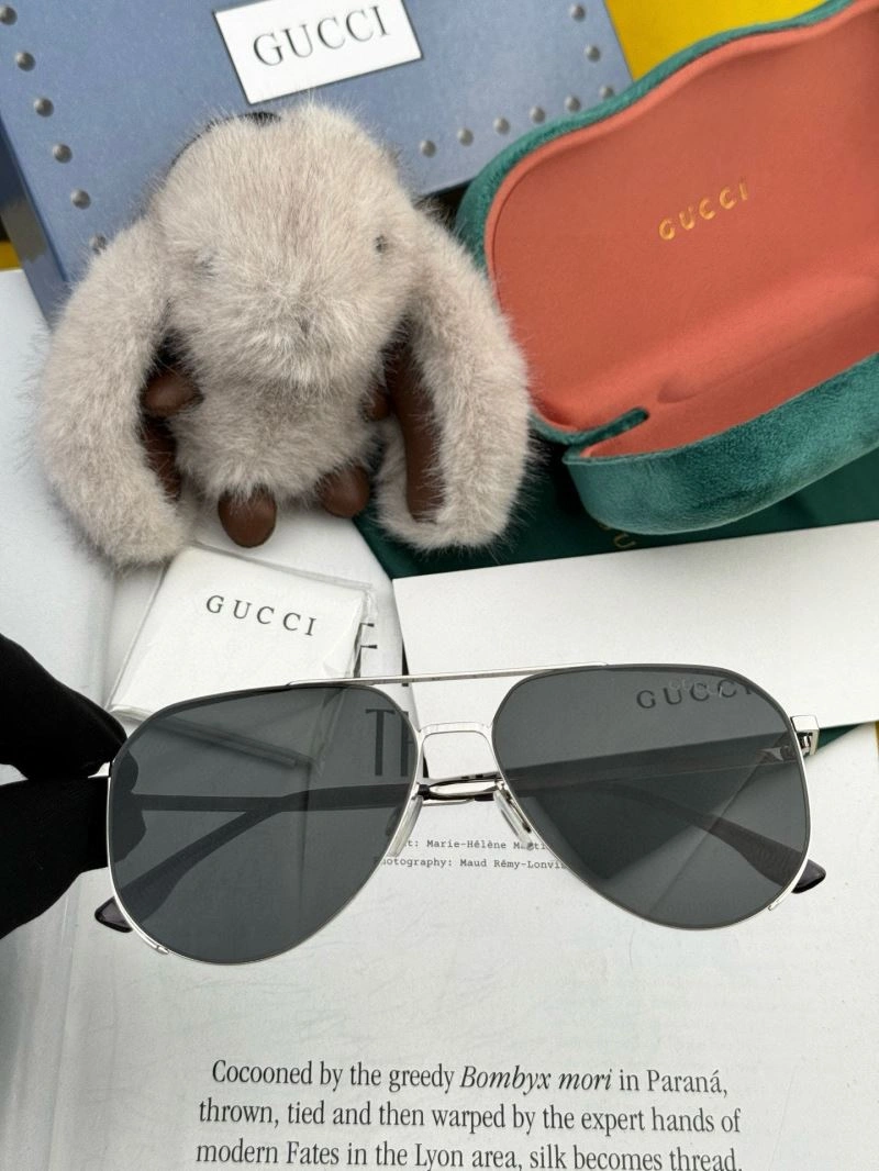 Casual Gucci Sunglasses 280139
