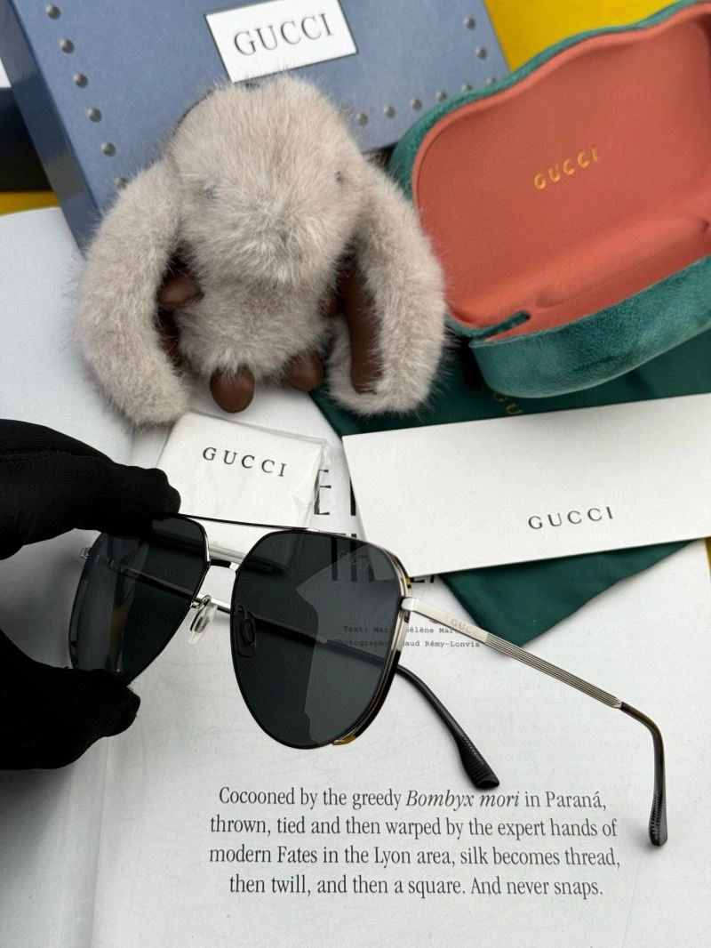 Casual Gucci Sunglasses 280139