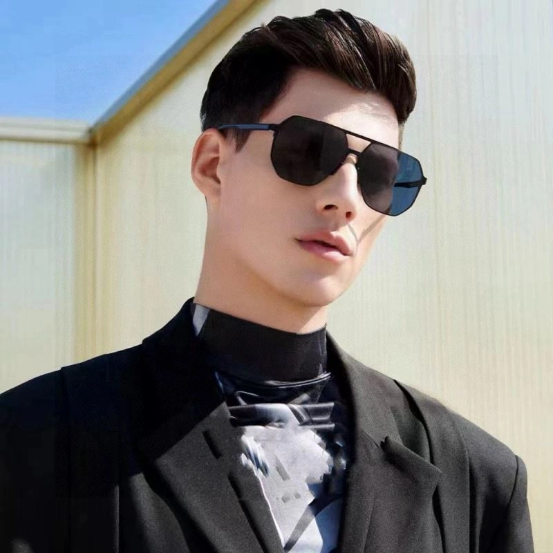 Trendsetting Gucci Sunglasses 280125