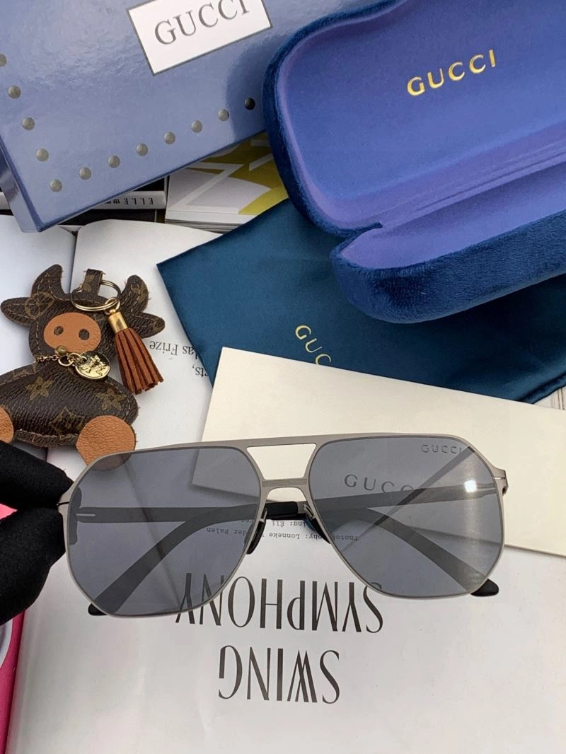 Trendsetting Gucci Sunglasses 280125