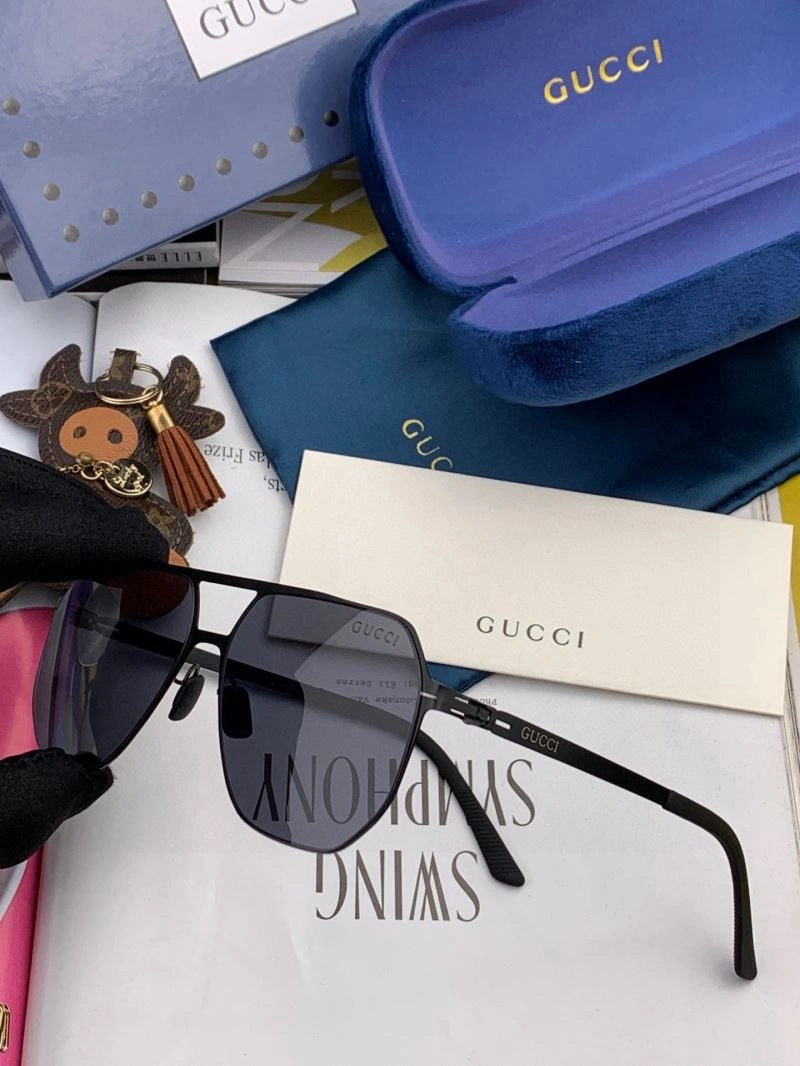 Trendsetting Gucci Sunglasses 280125