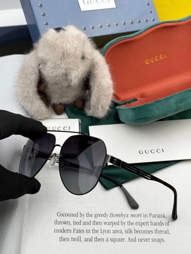 Gucci Sunglasses Breathable 280110