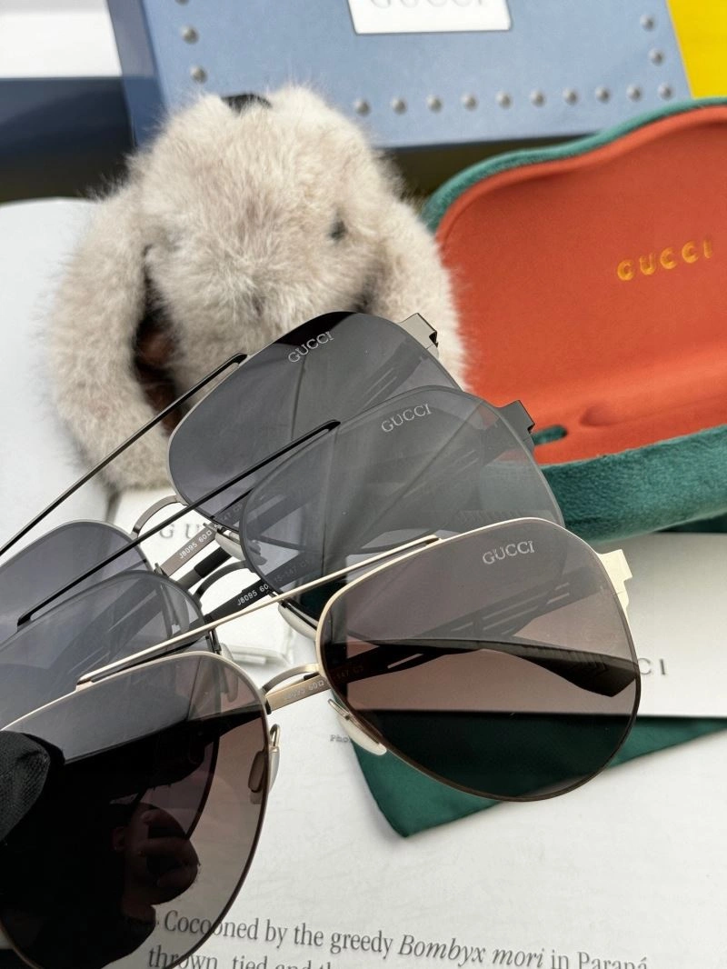 Gucci Sunglasses Breathable 280110