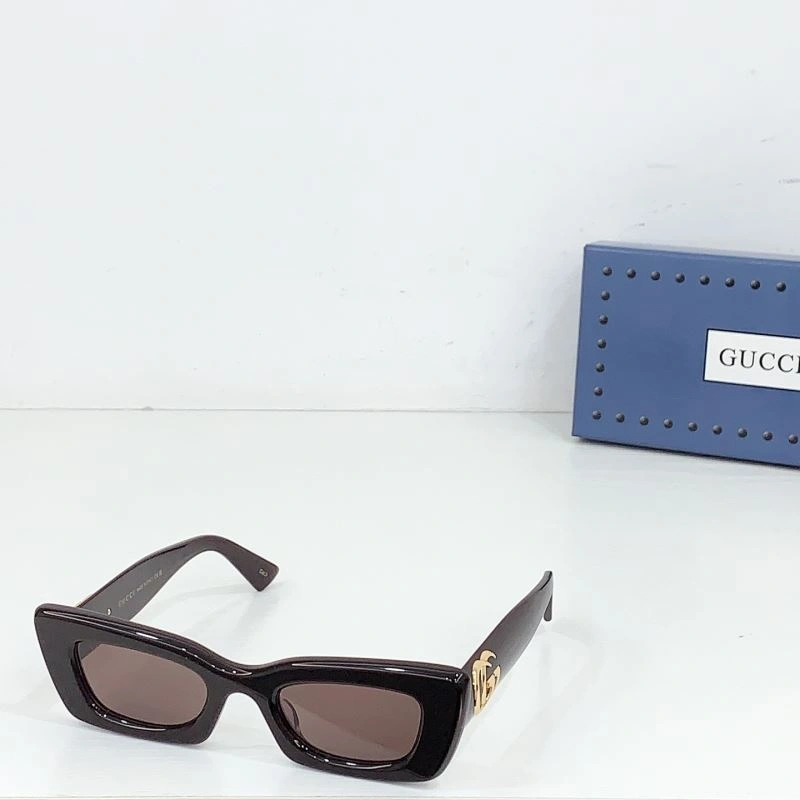 Gucci Sunglasses Versatile 280081