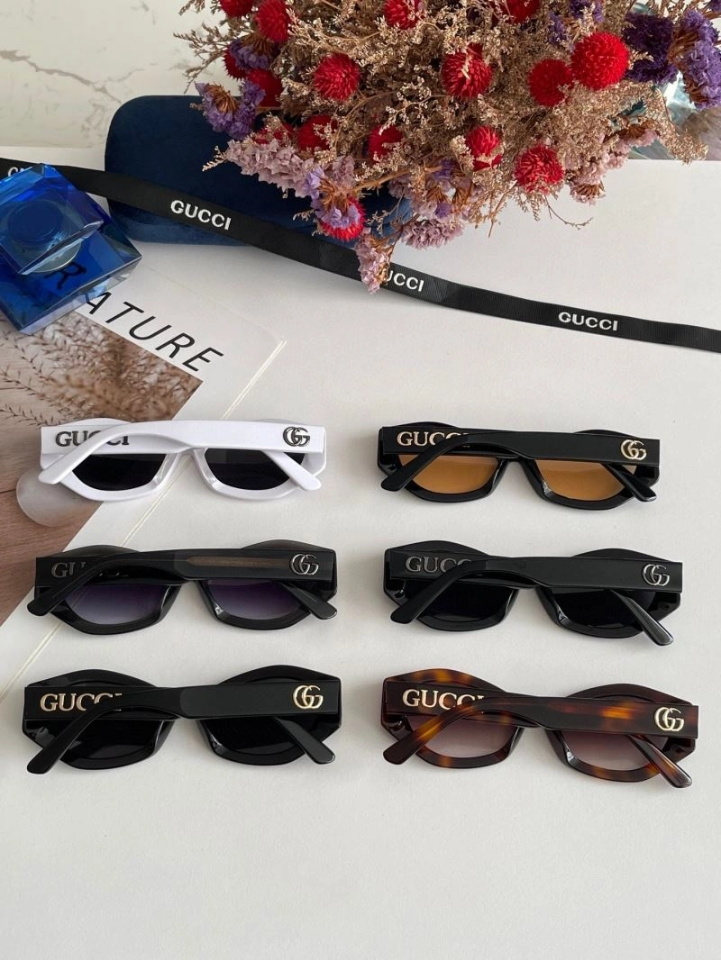 Sporty Gucci Sunglasses 280046