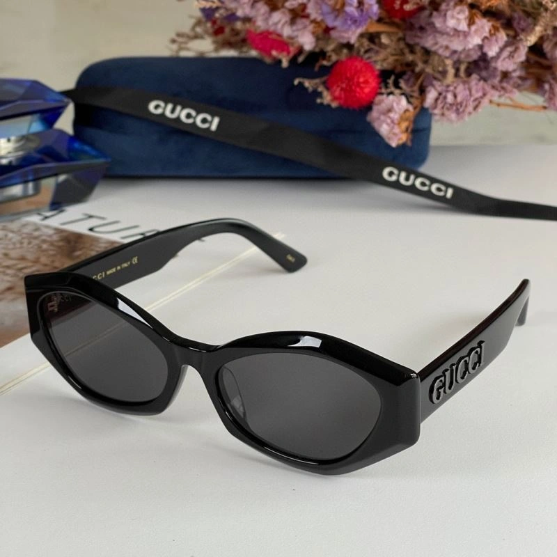 Sporty Gucci Sunglasses 280046