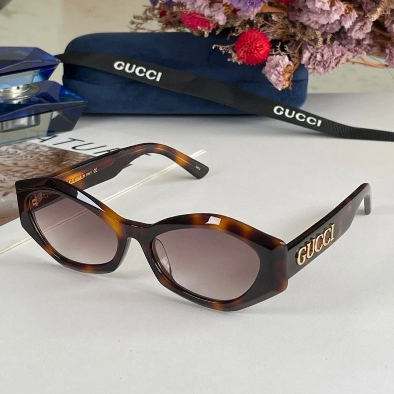 Sporty Gucci Sunglasses 280046