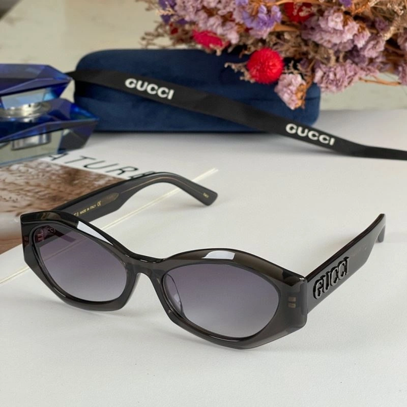 Sporty Gucci Sunglasses 280046