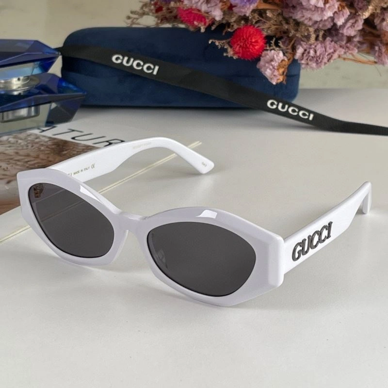 Sporty Gucci Sunglasses 280046