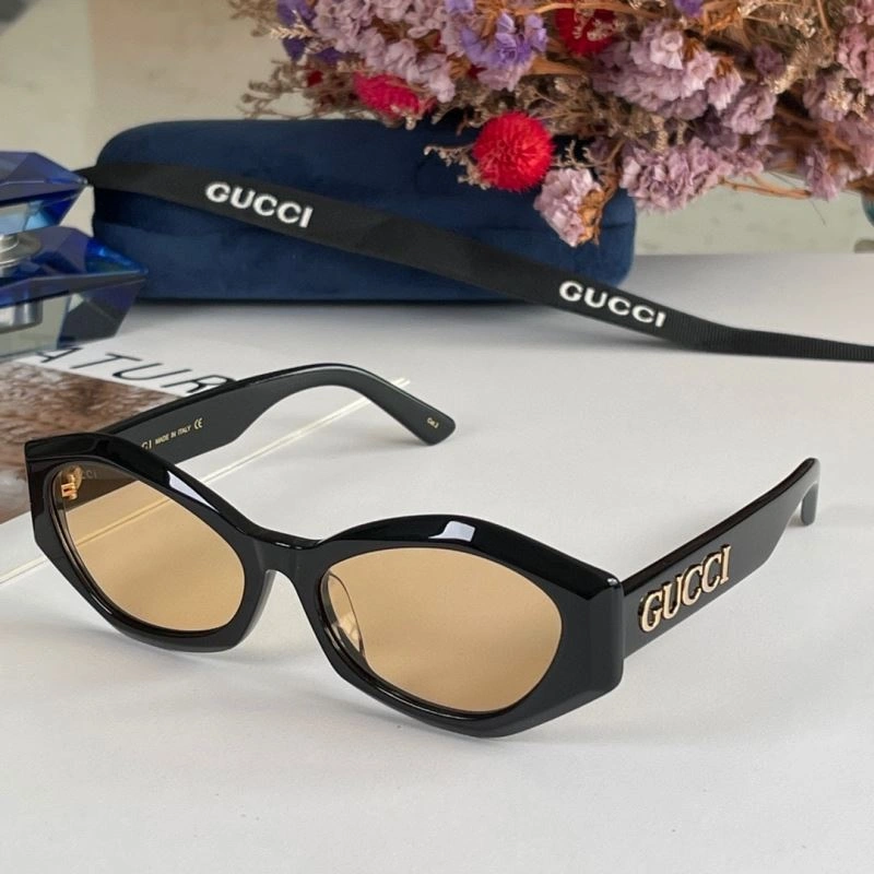 Sporty Gucci Sunglasses 280046