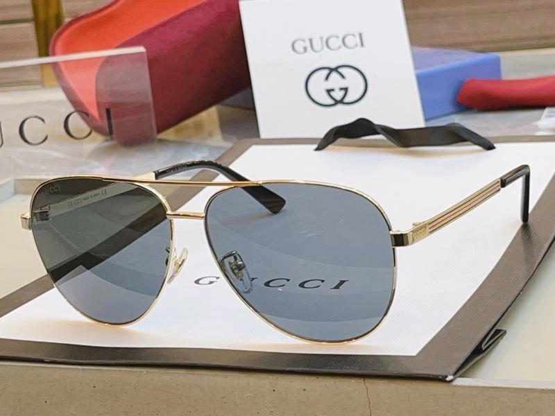 Gucci Sunglasses Fashionable 280068