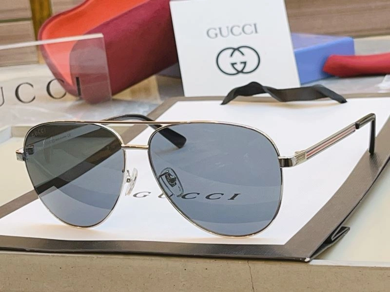 Gucci Sunglasses Fashionable 280068