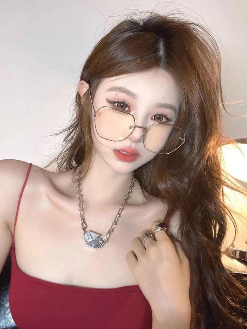 Sleek Gucci Sunglasses 280037