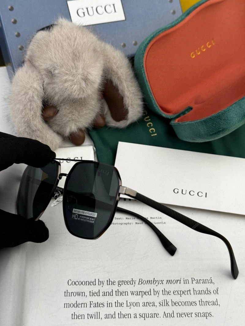 Gucci Sunglasses TravelReady 280036