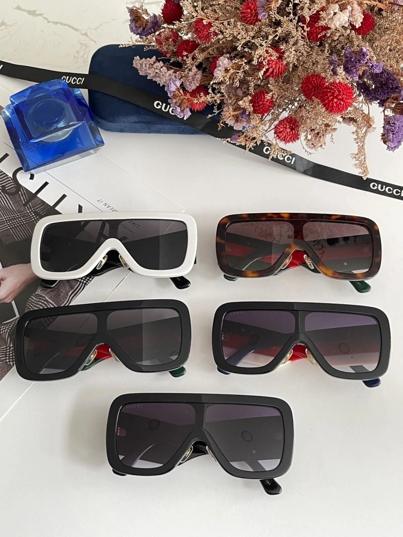 Gucci Sunglasses Chic 280035