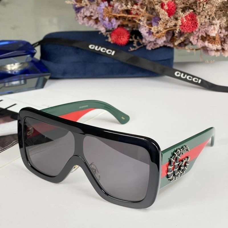 Gucci Sunglasses Chic 280035