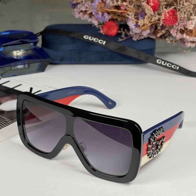 Gucci Sunglasses Chic 280035