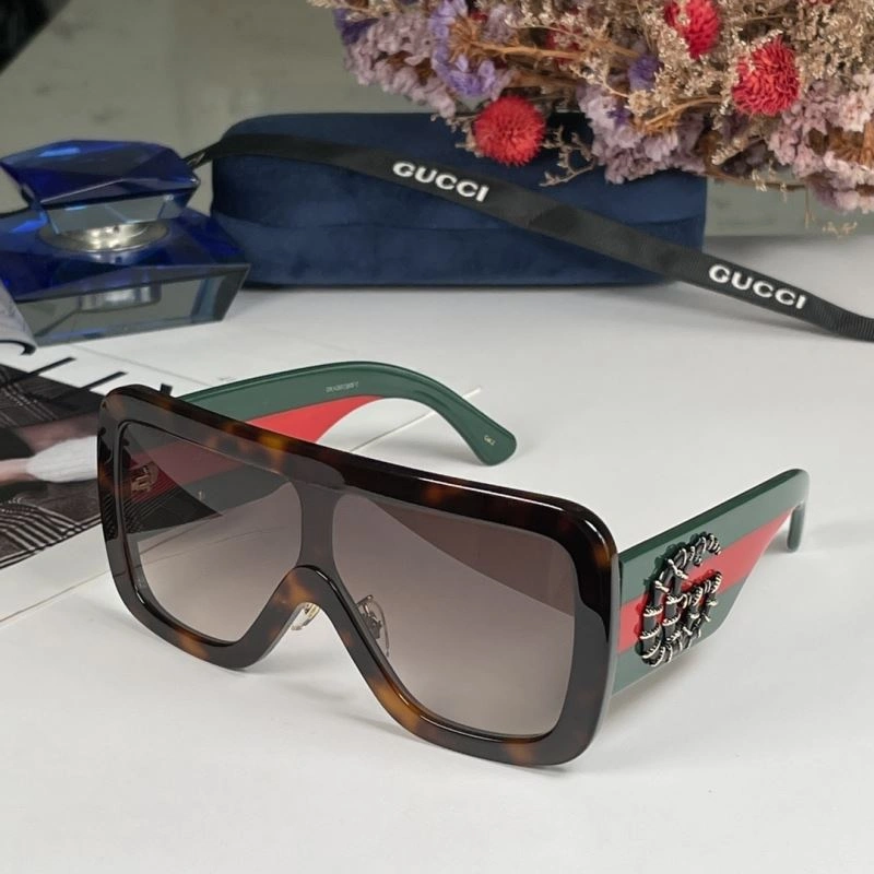 Gucci Sunglasses Chic 280035