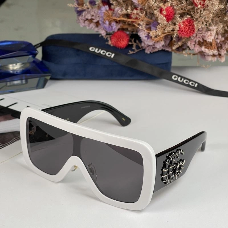 Gucci Sunglasses Chic 280035