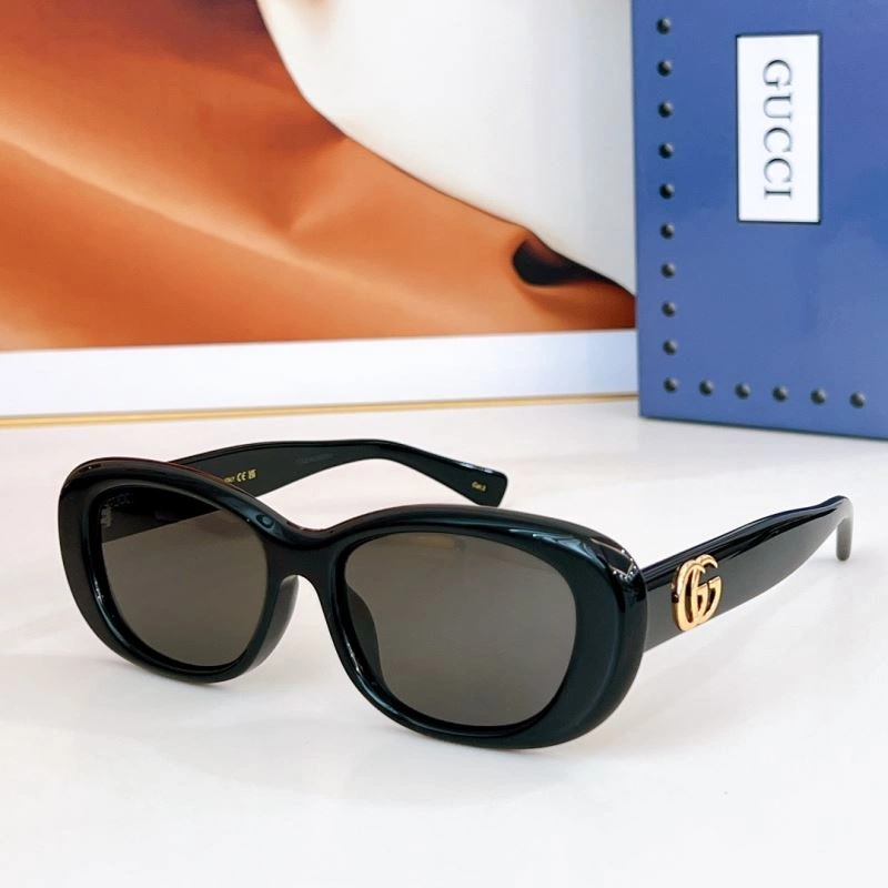 Gucci Sunglasses FashionForward 280030