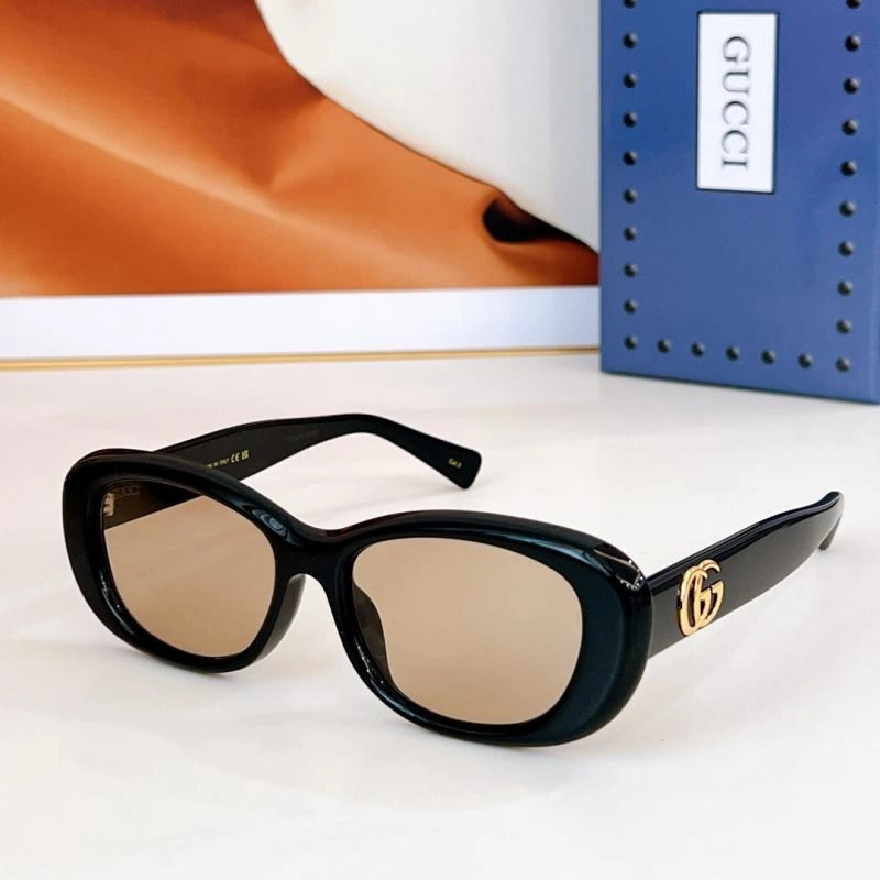 Gucci Sunglasses FashionForward 280030