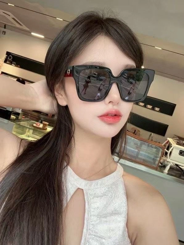 Gucci Sunglasses Soft 280009