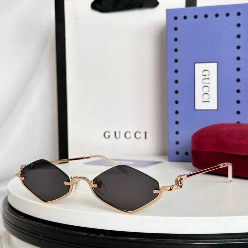Gucci Sunglasses MultiPurpose 280020