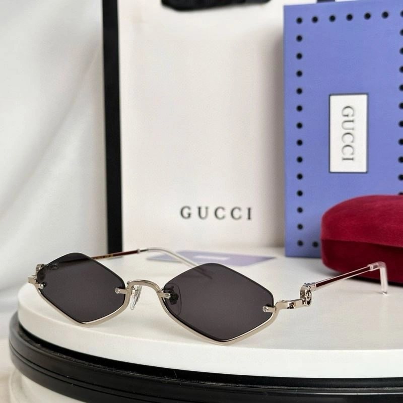 Gucci Sunglasses MultiPurpose 280020