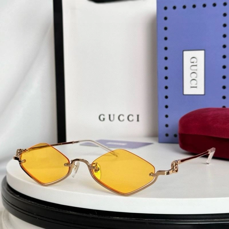 Gucci Sunglasses MultiPurpose 280020