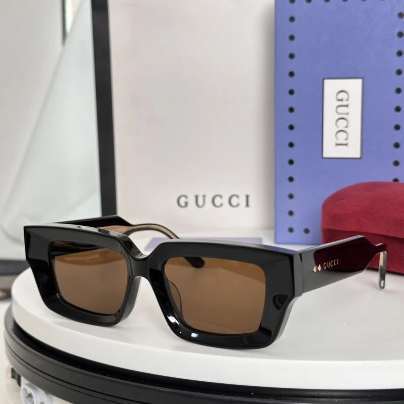 Gucci Sunglasses FashionForward 280013