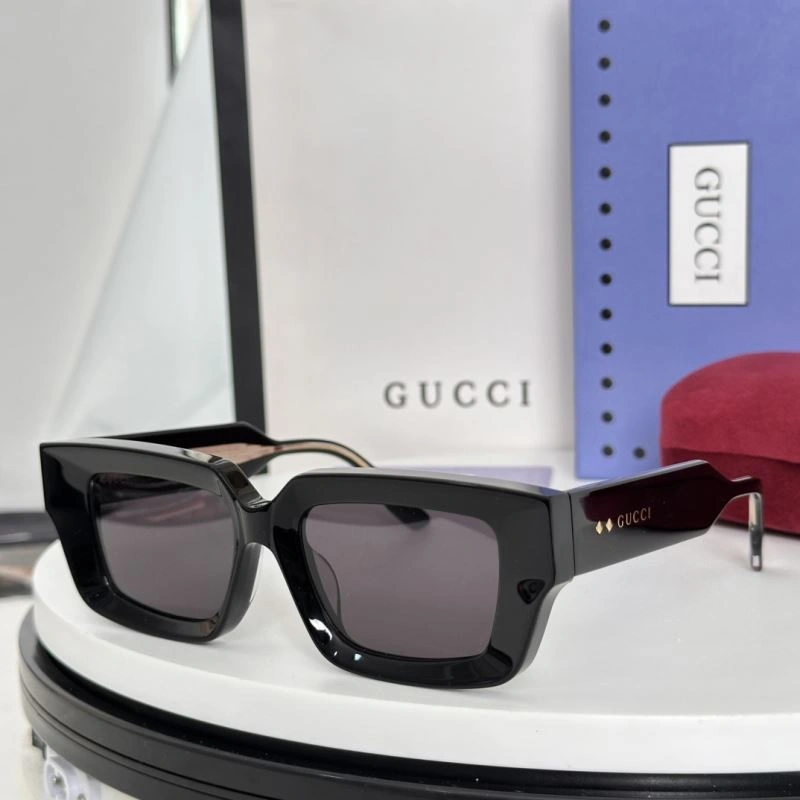 Gucci Sunglasses FashionForward 280013