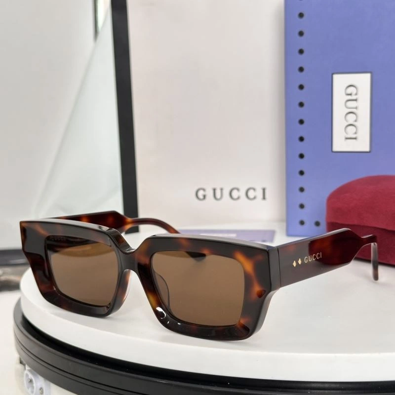 Gucci Sunglasses FashionForward 280013