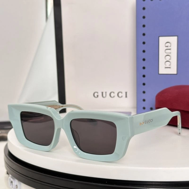 Gucci Sunglasses FashionForward 280013