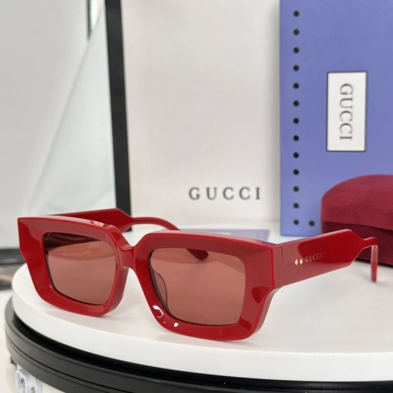 Gucci Sunglasses FashionForward 280013