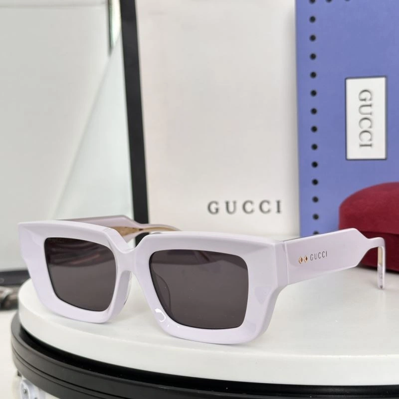 Gucci Sunglasses FashionForward 280013