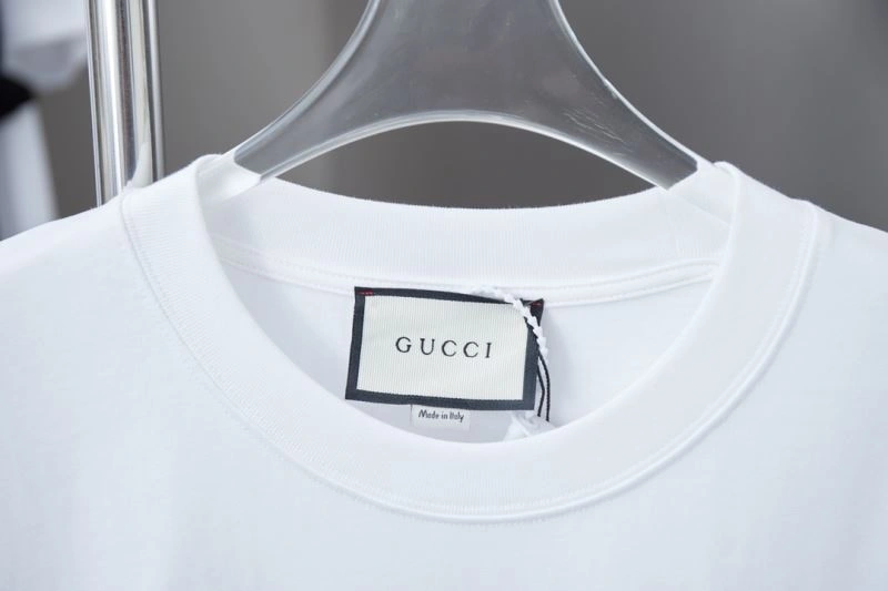 Vibrant Gucci T-Shirts 128447