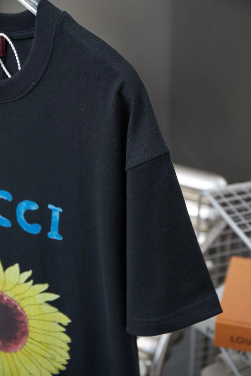 Neat Gucci T-Shirts 128431