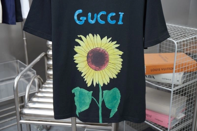 Neat Gucci T-Shirts 128431