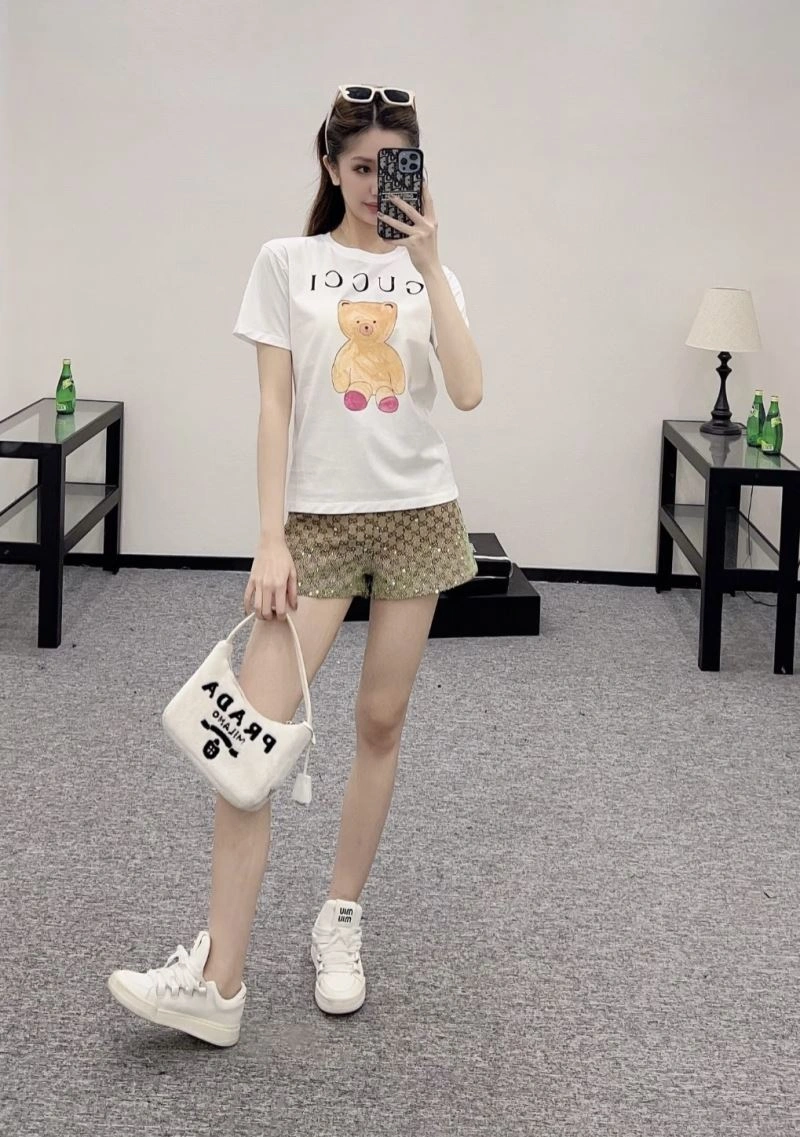 Effortless Gucci T-Shirts 128350