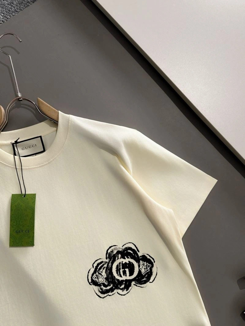 Versatile Gucci T-Shirts 128338