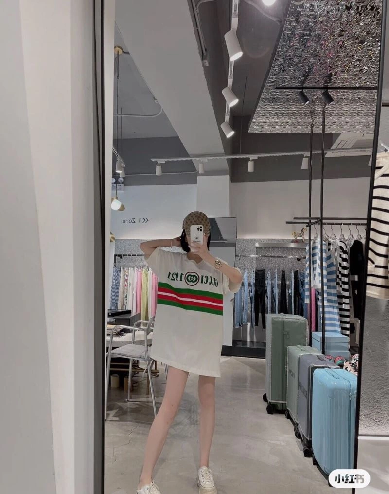Bold Gucci T-Shirts 128276