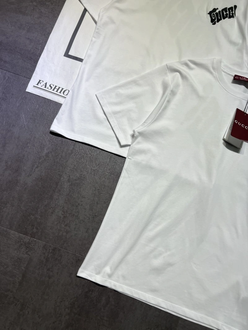 Compact Gucci T-Shirts 124553