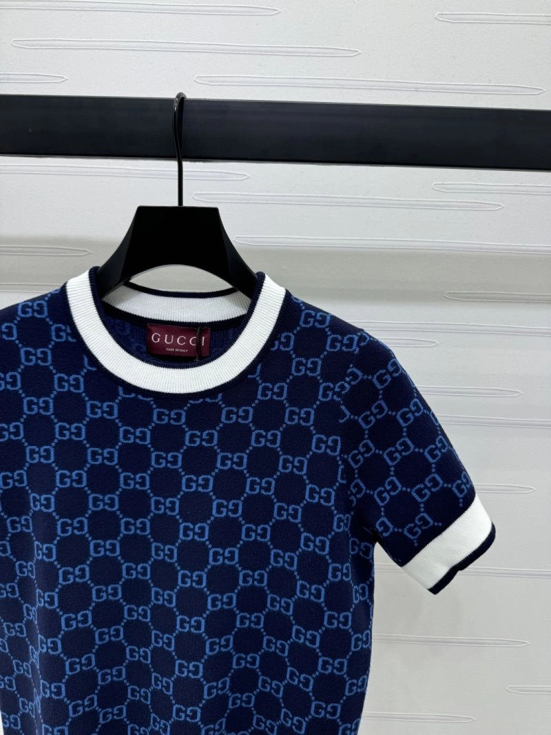 Gucci T-Shirts Sleek 124529