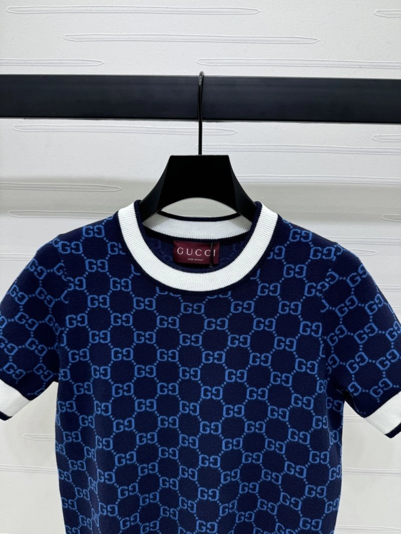 Gucci T-Shirts Sleek 124529