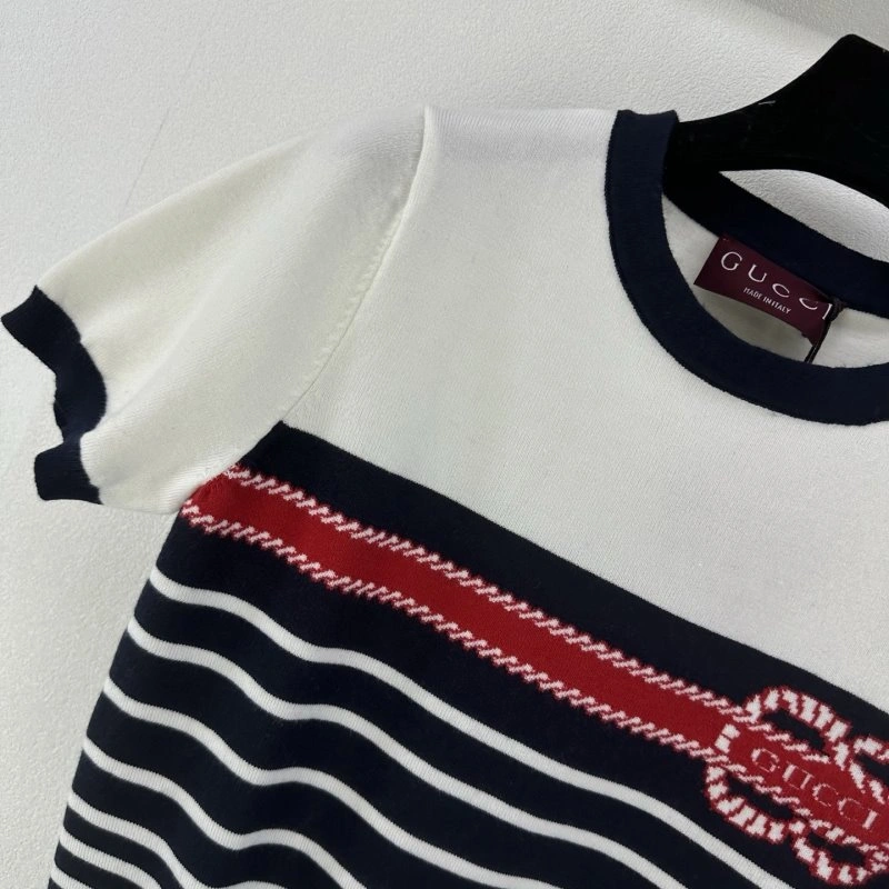 Unisex Gucci T-Shirts 124406