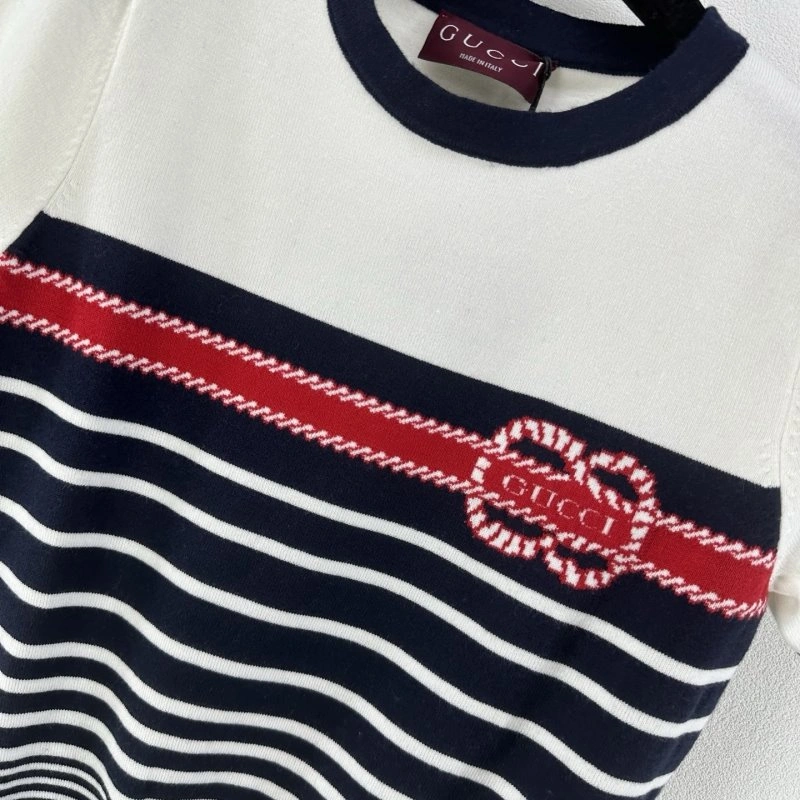 Unisex Gucci T-Shirts 124406