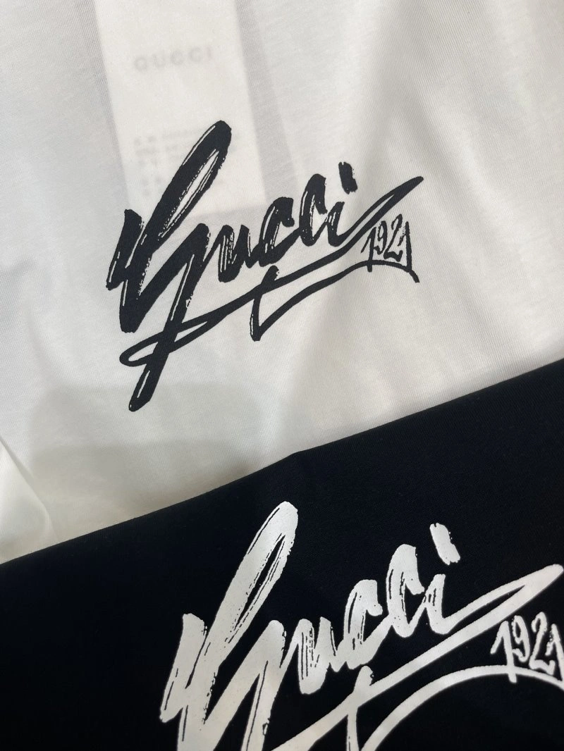 ComfortFit Gucci T-Shirts 124354